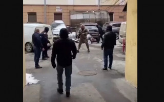 В Киеве недалеко от здания СБУ открыли стрельбу из автомата: видео