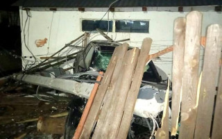 Снес столб и забор: под Киевом произошло серьезное ДТП, фото