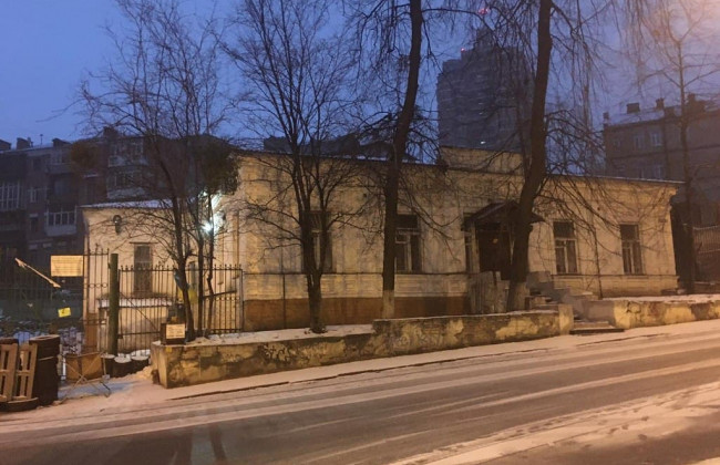 Суд повторно наклав арешт на садибу Барбана у Києві