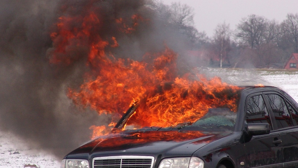 Названы автомобили, которые серьезно подвержены риску пожара