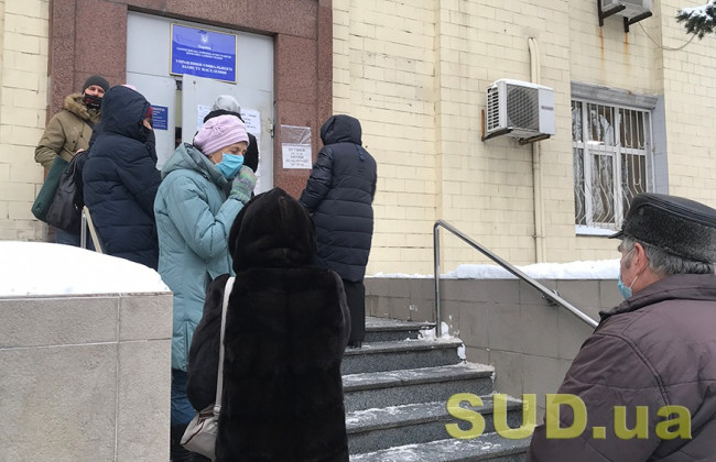 Чи запрацював paperless Зеленського: органи Пенсійного фонду та ЦНАПи не приймають Дію і просять «прописку»