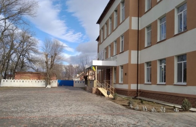 В школе под Одессой постелили «золотую» плитку: директор фирмы-подрядчика предстанет перед судом