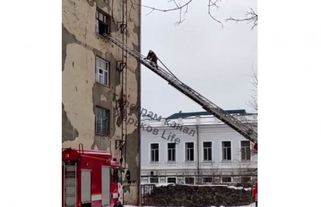 В Харькове вспыхнул пожар в студенческом общежитии: появилось видео