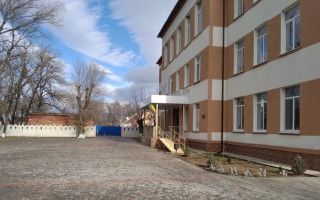 В школе под Одессой постелили «золотую» плитку: директор фирмы-подрядчика предстанет перед судом