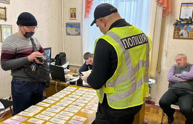 Под Запорожьем директора школы задержали на взятке
