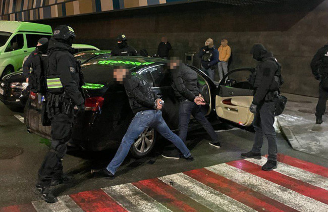 Погрожували фізичним насильством: у Києві зловмисники вимагали у підприємця неіснуючий борг