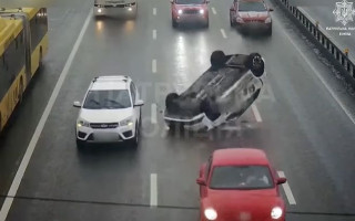 ДТП с опрокидыванием в Киеве: полиция опубликовала видео момента аварии