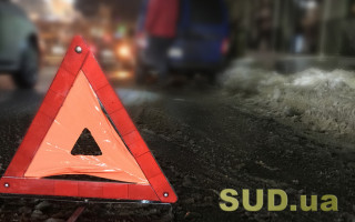 Во Львовской области поезд протаранил автомобиль, который застрял на путях