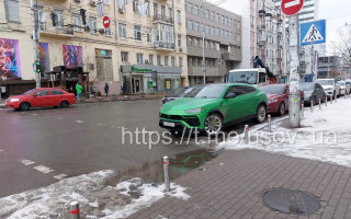 В Киеве власти наказали «героя парковки» на шикарном авто: фото