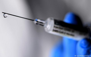 Врач призвал вакцинировать от COVID-19 онкобольных в первую очередь