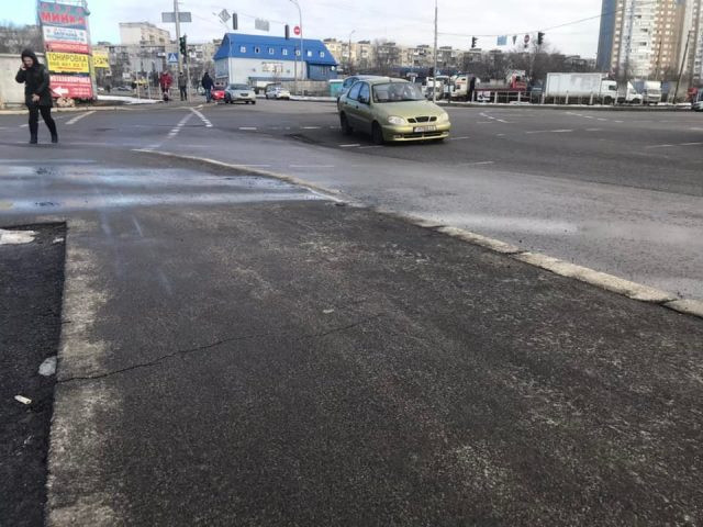 В Киеве на Позняках скоро провалится асфальт: подробности