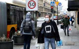 Польша намерена сократить срок самоизоляции для больных коронавирусом