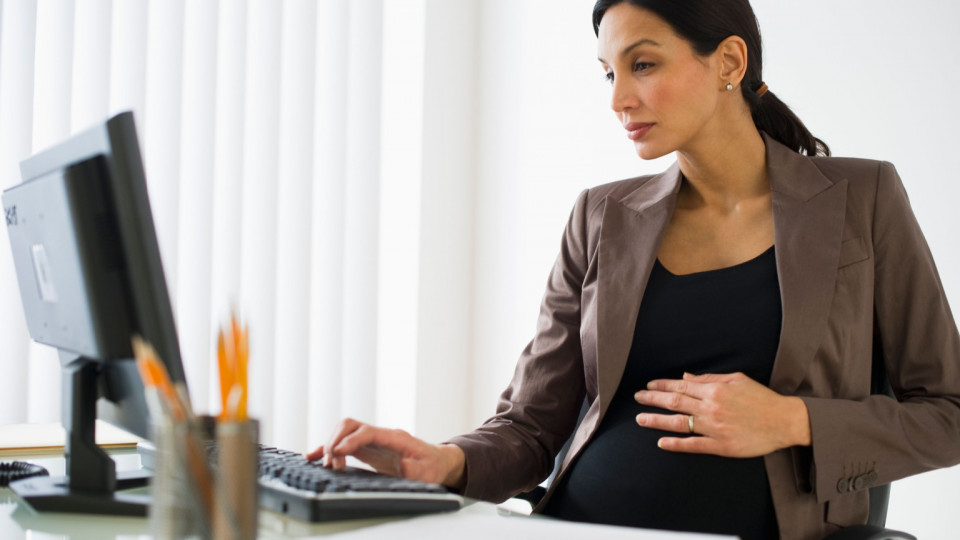 Оплачування часу проходження медичних обстежень та зміна тривалості відпустки: як Кабмін пропонує змінити умови праці вагітних