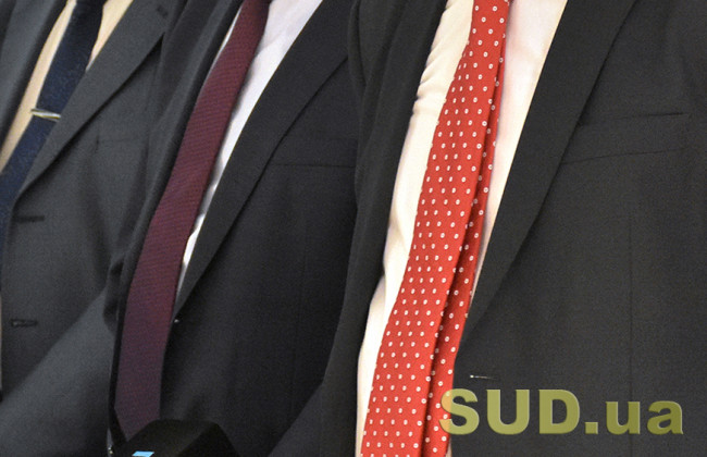 Скільки отримуватимуть державні службовці: Кабмін схвалив нові розміри посадових окладів