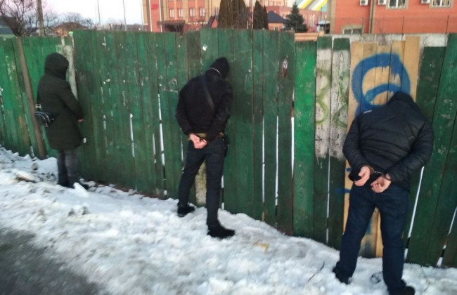 У Києві на «гарячому» затримано групу квартирних злодіїв: подробиці