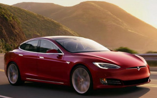 Tesla требует с клиента 22 000 долларов за залитую батарею