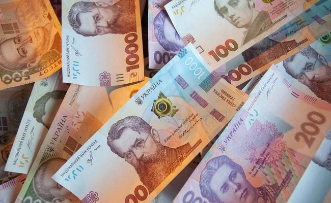 «Тысяча Зеленского» для подростков: какие банки выплачивают помощь и на что можно потратить деньги