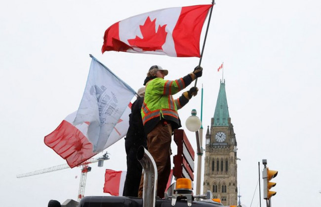 В Оттаве ввели чрезвычайное положение из-за COVID-протестов