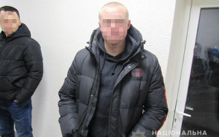 В Киеве мужчина выстрелил в строителя, который занимался ремонтом этажом выше