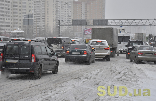 У Києві можуть обмежити рух транспорту: де не проїхати