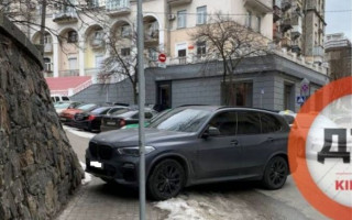 Киевлян возмутил «герой парковки» на элитном внедорожнике BMW, фото