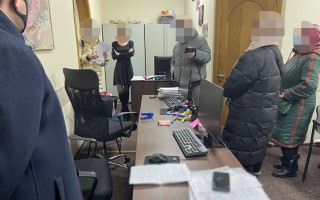 У Києві викрили адвоката та топ-менеджера банку на вимаганні $5 тисяч