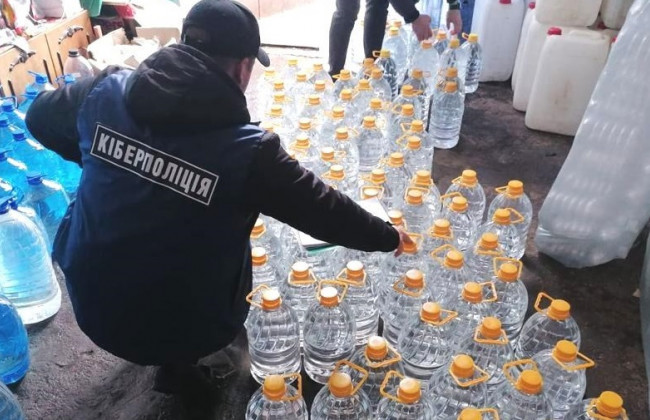 В Ровненской области у мужчины изъяли более тонны поддельного алкоголя