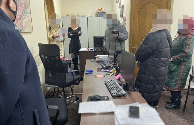 У Києві викрили адвоката та топ-менеджера банку на вимаганні $5 тисяч