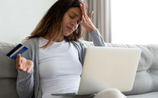 Пыталась продать обувь и попала на крючок аферистов: женщина потеряла более 100 тысяч гривен