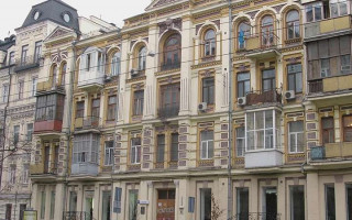 На історичних будівлях у Києві планують заборонити склити балкони та встановлювати кондиціонери