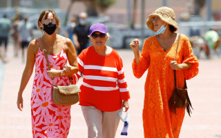 Испания отменила требование носить маски на улице