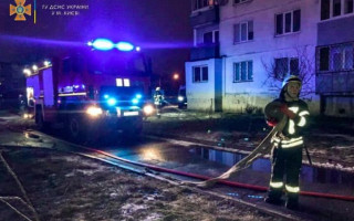 В Киеве вспыхнул пожар в многоэтажке: есть погибший