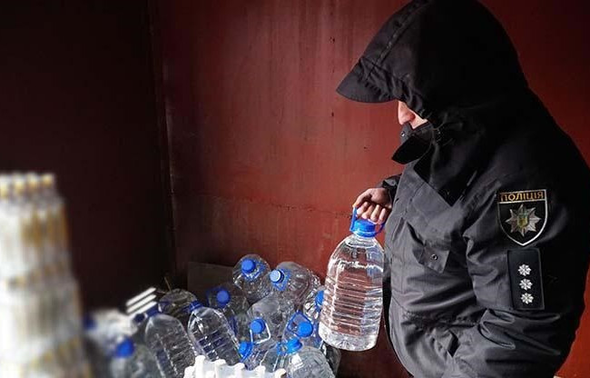 В Тернополе оперативники разоблачили нелегальный цех по производству алкоголя