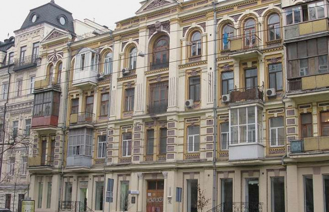 На історичних будівлях у Києві планують заборонити склити балкони та встановлювати кондиціонери