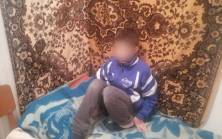 Жил в забитой на гвозди котельной: под Ровно мать держала взаперти 12-летнего сына