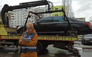 Киевская лихачка лишилась дорогого Mercedes-Benz: не оплатила 23 штрафа