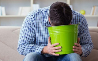 Рвота, боли в животе и головокружение: обнаружили новые симптомы штамма «Омикрон»