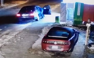 Стреляли и угнали автомобиль: под Киевом задержали отца и сына, видео