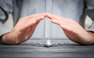 Украинских страховщиков предупредили о временном снятии с покрытия военных рисков в авиационном страховании