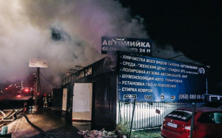В Киеве произошел серьезный пожар: сгорела автомойка
