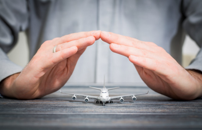 Украинских страховщиков предупредили о временном снятии с покрытия военных рисков в авиационном страховании