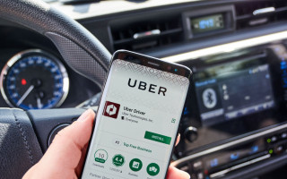 Uber хочет разрешить оплачивать такси криптовалютой