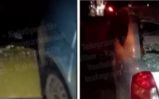 В Киеве обвалился балкон и повредил припаркованный автомобиль