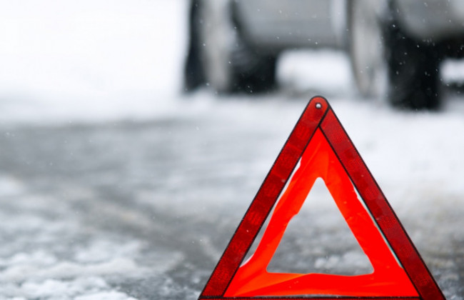 На Окружной дороге в Киеве авто разгромило несколько МАФов