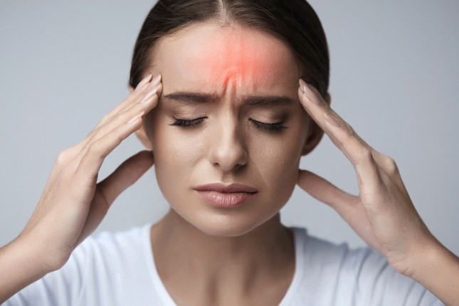 Как отличить головную боль при «Омикроне» от мигрени