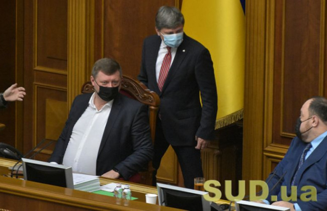 Депутаты вернули себе ряд надбавок к зарплате: принят закон Стефанчука-Корниенко