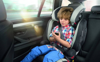 Штраф за перевозку в автомобиле детей без кресла: назвали сумму
