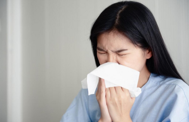 Ученые рассказали, как могут отличаться симптомы коронавируса у людей разного возраста