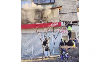 В Киеве вспыхнула квартира: появилось видео