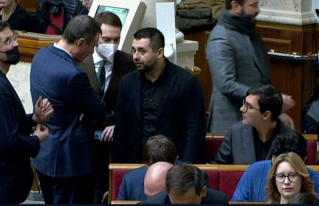 Рада зобов’язала збільшити фінансування фонду, з якого сплачуються гроші на округи депутатам